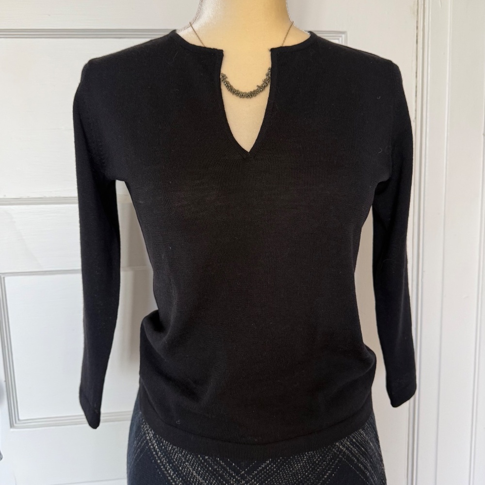 Emanuel (Ungaro) Black 100% Merino Wool V-Neck Keyhole Knit Top Small